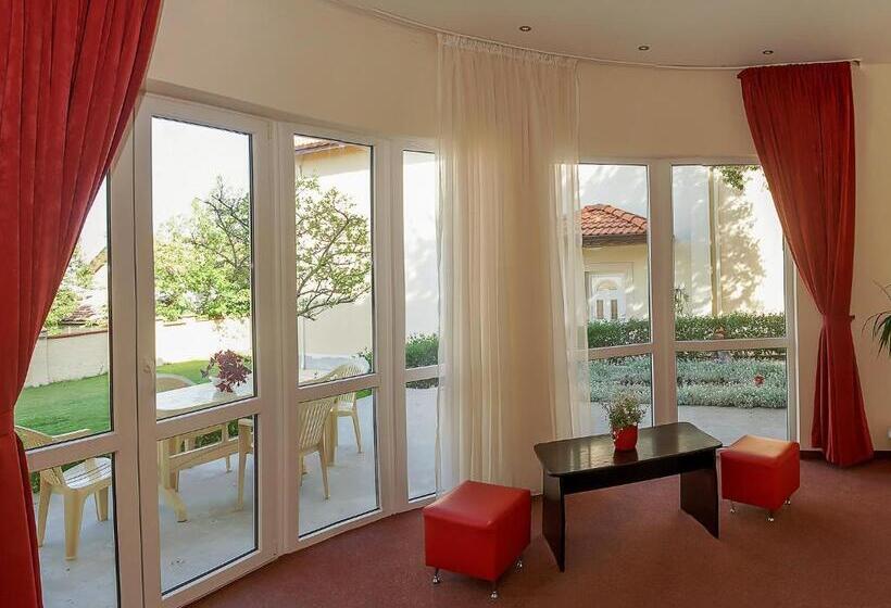 庭の見えるスタンダードトリプルルーム, Complex Pika