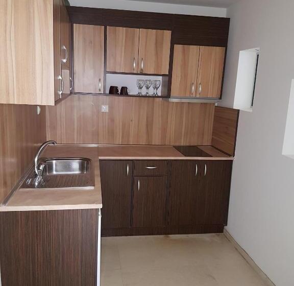 ２ベッドルームアパートメント, Complex Pika