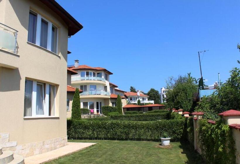 ２ベッドルームアパートメント, Complex Pika