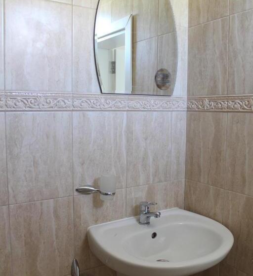 エコノミートリプルルーム, Complex Pika