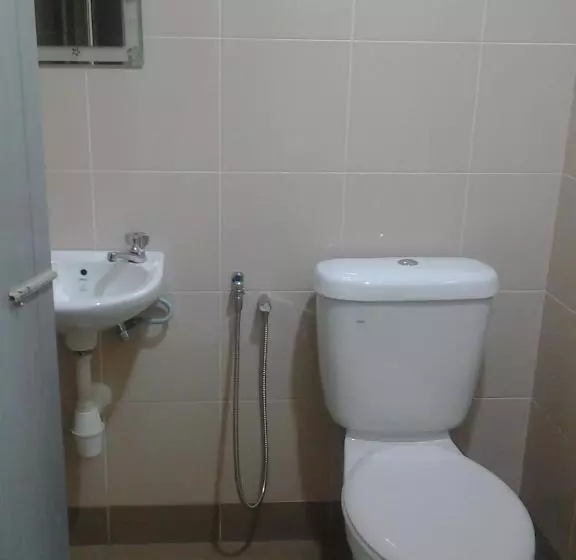 اتاق استاندارد سه نفره, Best Seven Motel