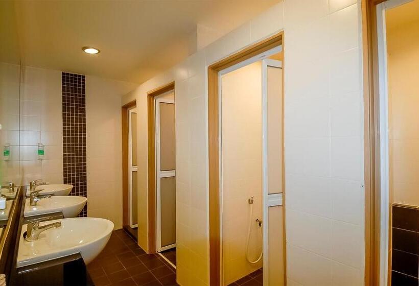 ルームシェアのワンベッド, Victoria Inn