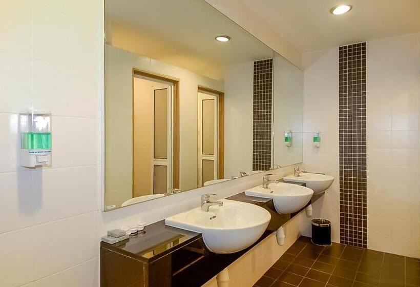 ルームシェアのワンベッド, Victoria Inn