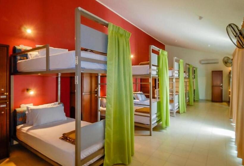 ルームシェアのワンベッド, Victoria Inn