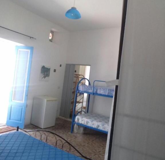 Standard Triple Room with Terrace, Case Vacanza Cafarella