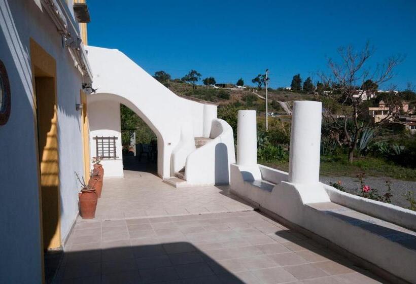 带露台的标准房间, Case Vacanza Cafarella