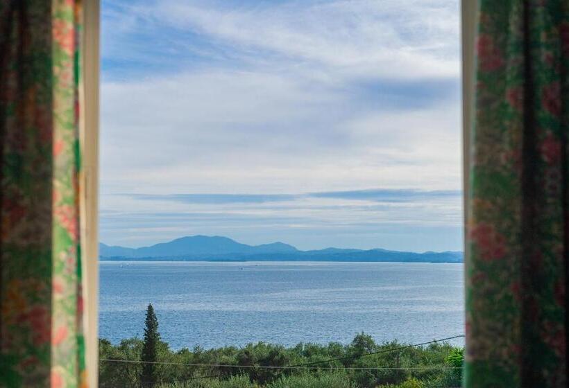 标准工作室, Crystal Blue Hotel, Barbati