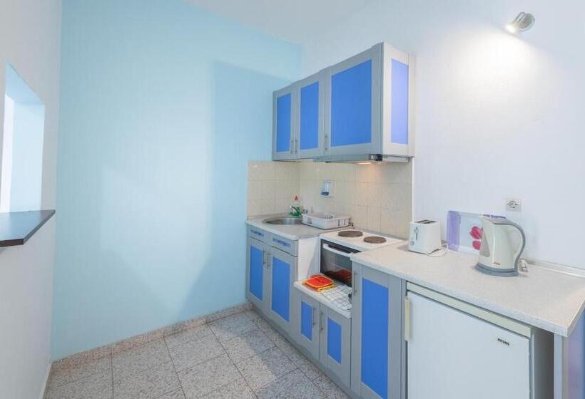 标准工作室, Crystal Blue Hotel, Barbati