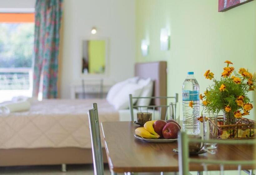 家庭工作室, Crystal Blue Hotel, Barbati