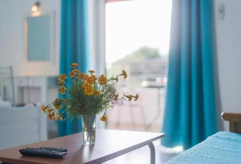 Perhestudio, Crystal Blue Hotel, Barbati