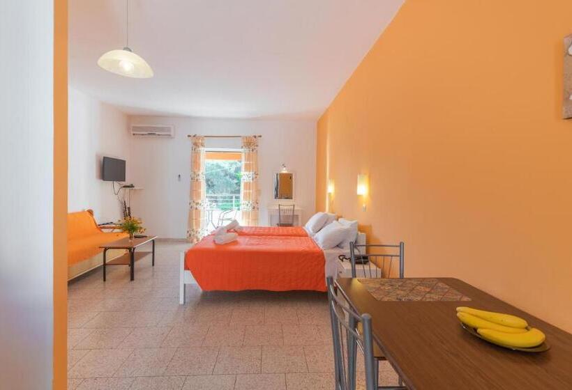 家庭工作室, Crystal Blue Hotel, Barbati