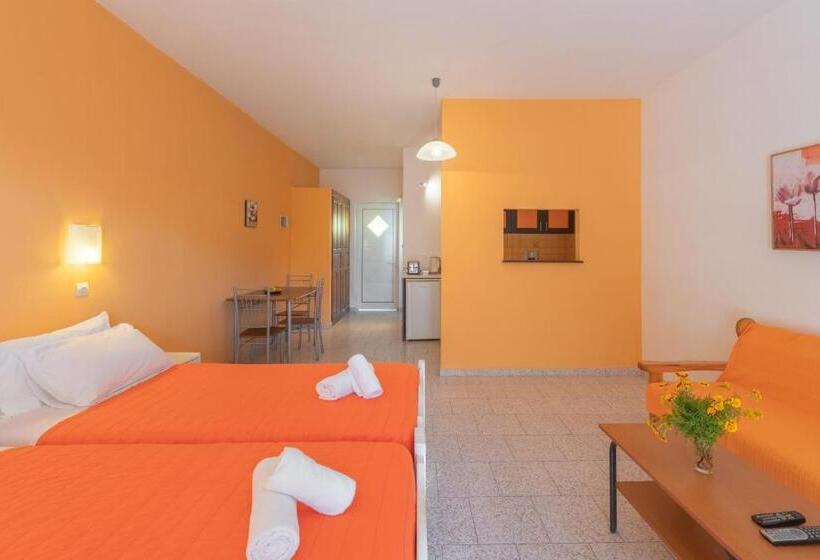 标准工作室, Crystal Blue Hotel, Barbati