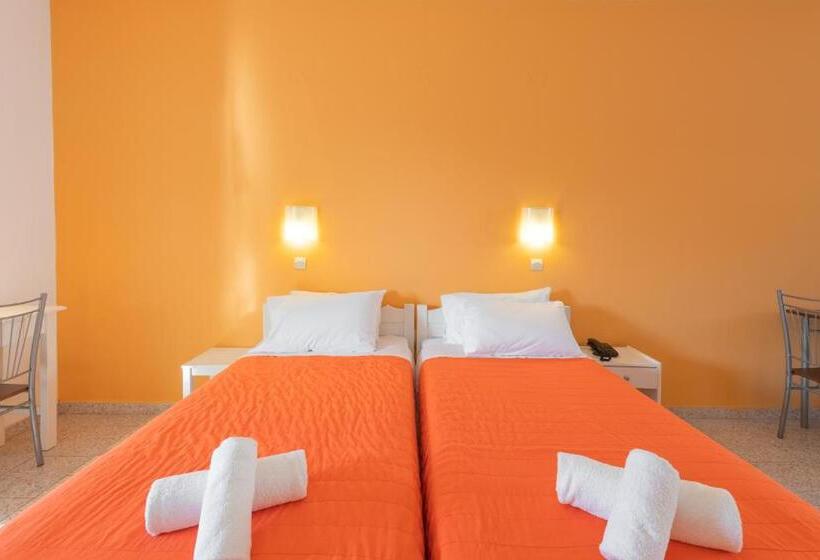 家庭工作室, Crystal Blue Hotel, Barbati