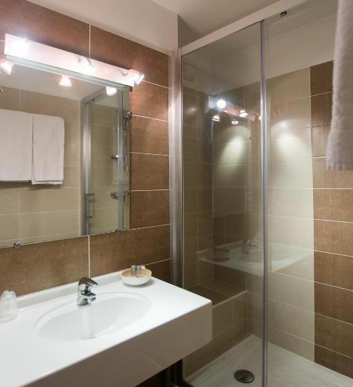 غرفة عائلية, Albizzia