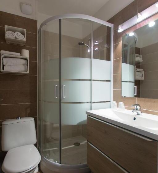 غرفة عائلية, Albizzia