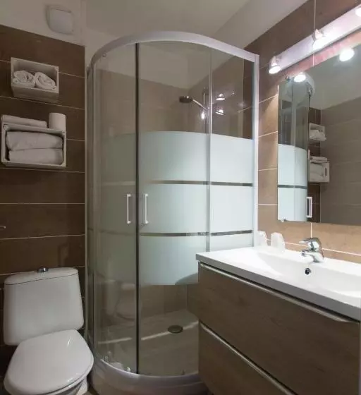 Camera Familiare, Albizzia