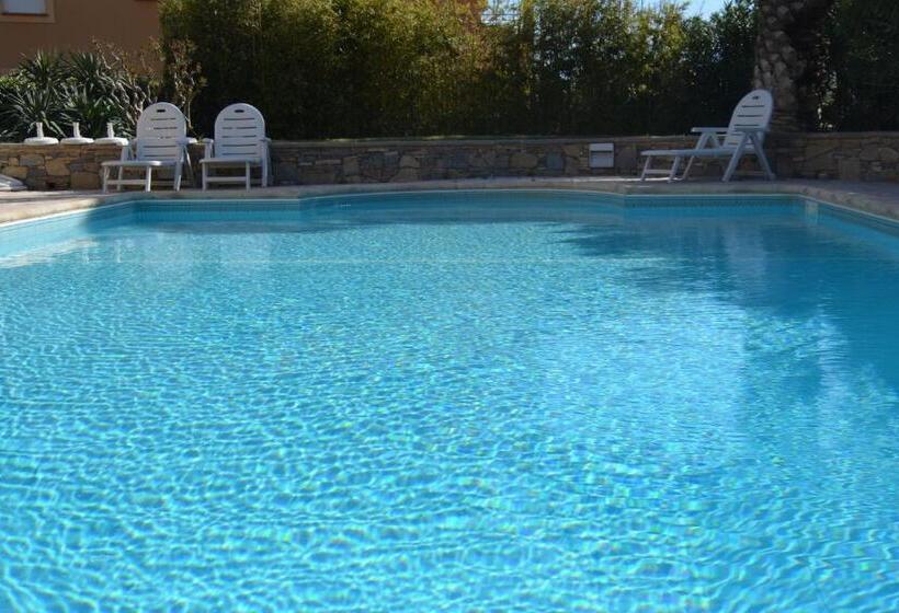 غرفة قياسية سرير كينج, Albizzia