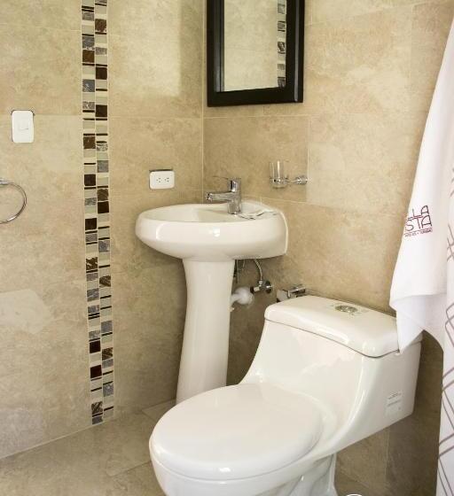 غرفة قياسية ثلاثية, Bellavista Quito