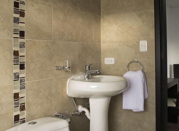 غرفة قياسية ثلاثية, Bellavista Quito