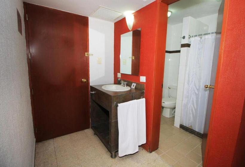 스탠다드 룸 킹사이즈 침대, Central