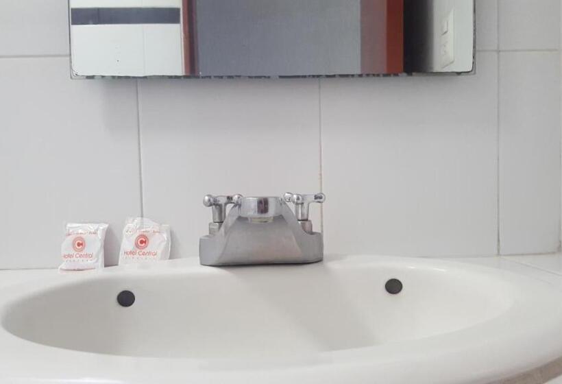 스탠다드 룸 킹사이즈 침대, Central