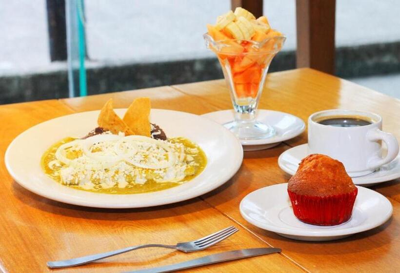 스탠다드 룸 킹사이즈 침대, Central