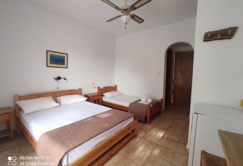 스탠다드 트리플 룸, Eliza Skiathos