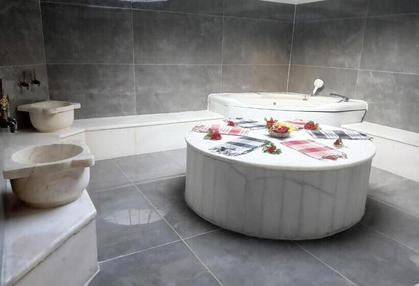 اتاق لوکس, Gurtas