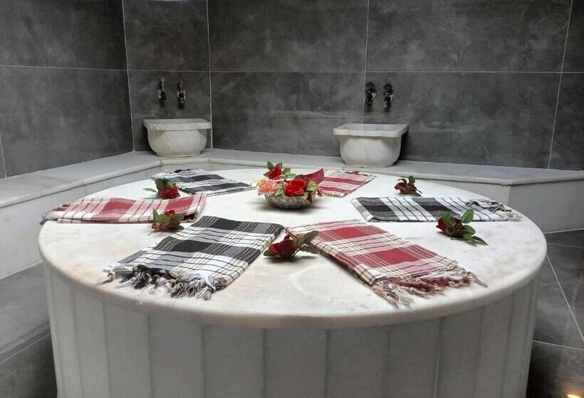 اتاق لوکس, Gurtas