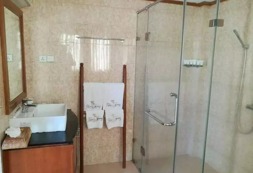 اتاق لوکس, Myitkyina Plam Spring Resort