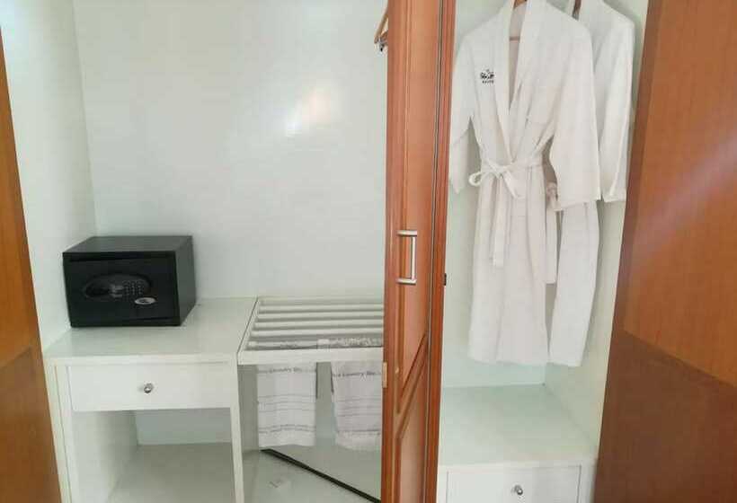 اتاق لوکس, Myitkyina Plam Spring Resort