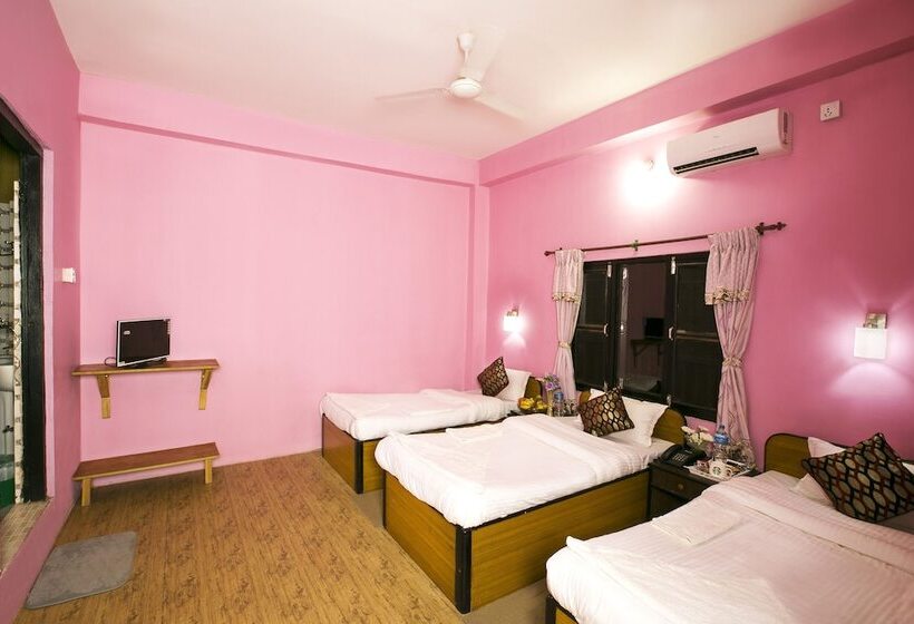 Standard Triple Room, Sauraha Nana