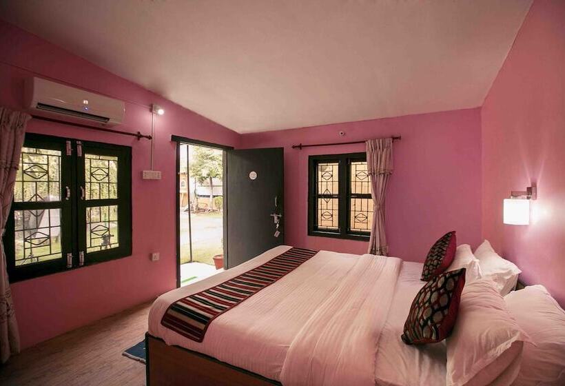 اتاق لوکس, Sauraha Nana