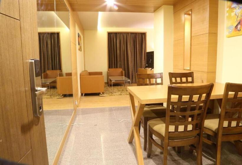 غرفة كلوب, The Fern Residency Mundra