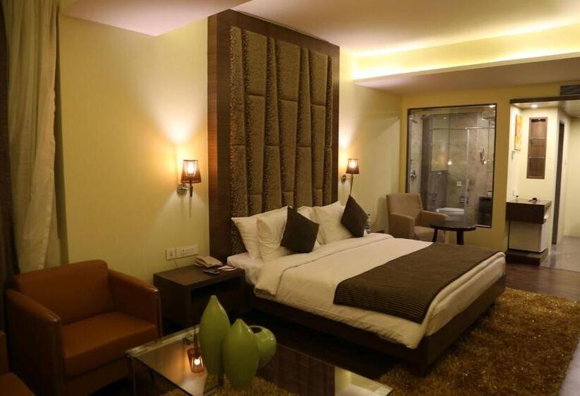 غرفة كلوب, The Fern Residency Mundra