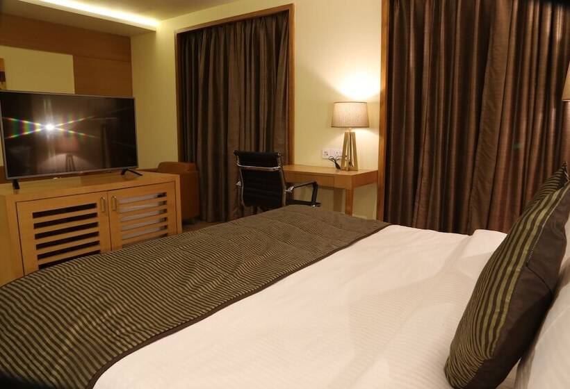 غرفة كلوب, The Fern Residency Mundra