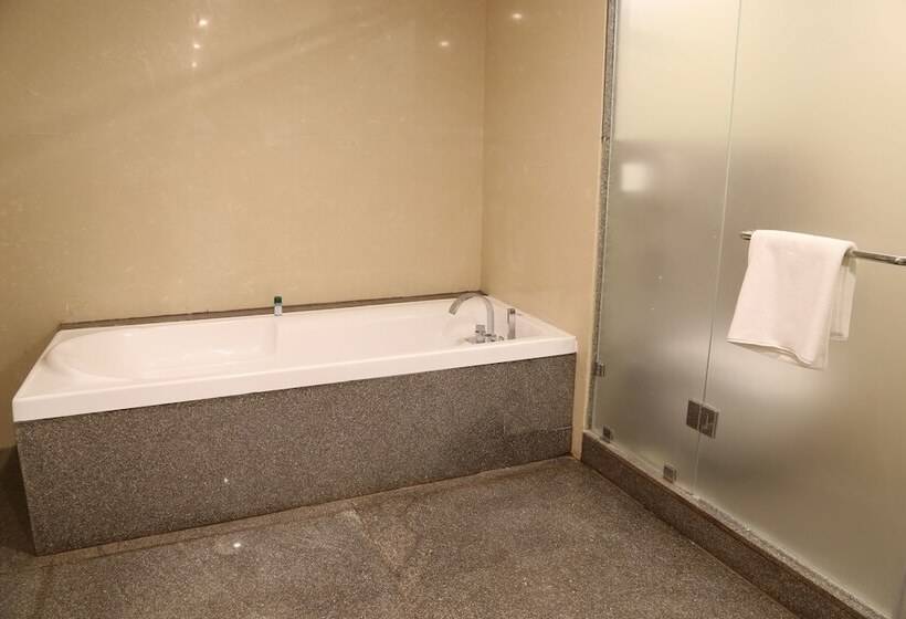 جناح, The Fern Residency Mundra