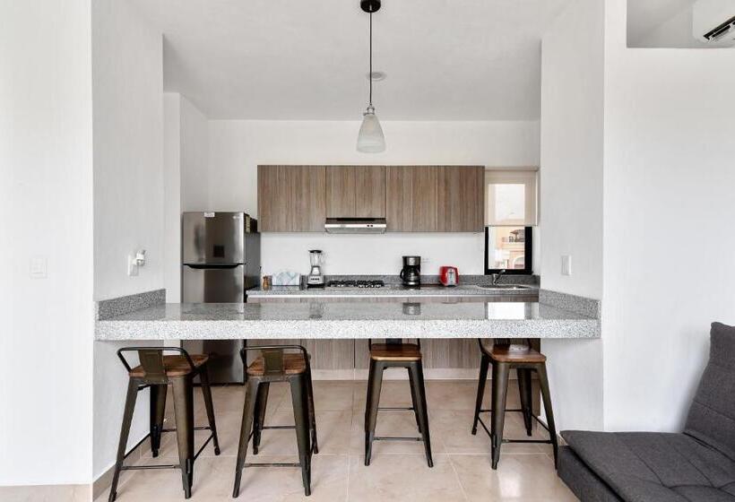 サイドシービュー１ベッドルームアパートメント, Vela S Condos Ocean Front