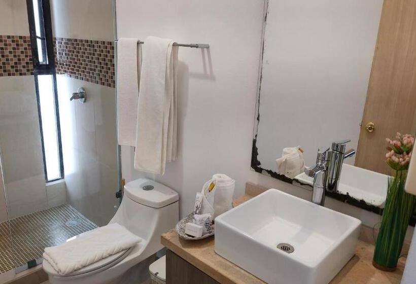 サイドシービュー１ベッドルームアパートメント, Vela S Condos Ocean Front