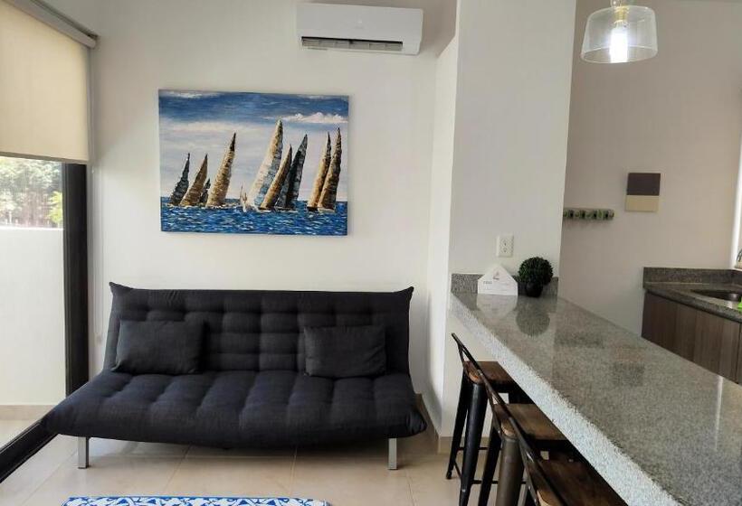 サイドシービュー１ベッドルームアパートメント, Vela S Condos Ocean Front