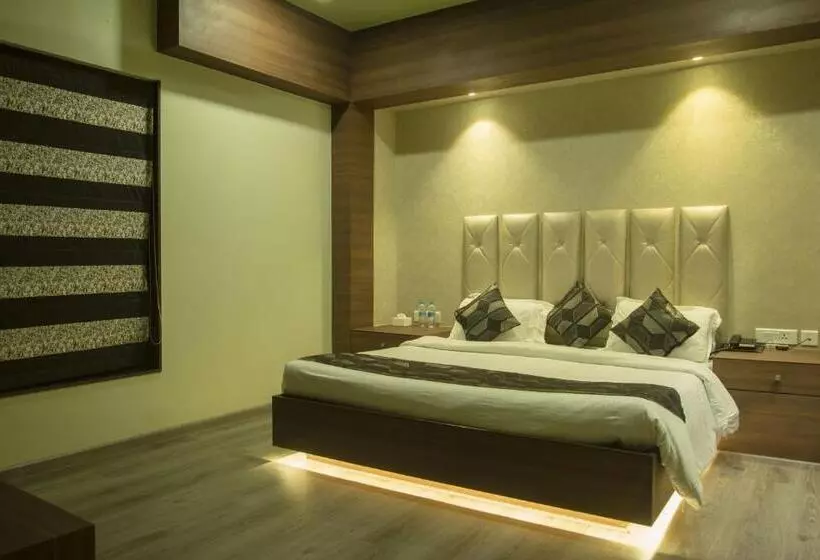ペントハウススイート, Zaras Resort Khandala