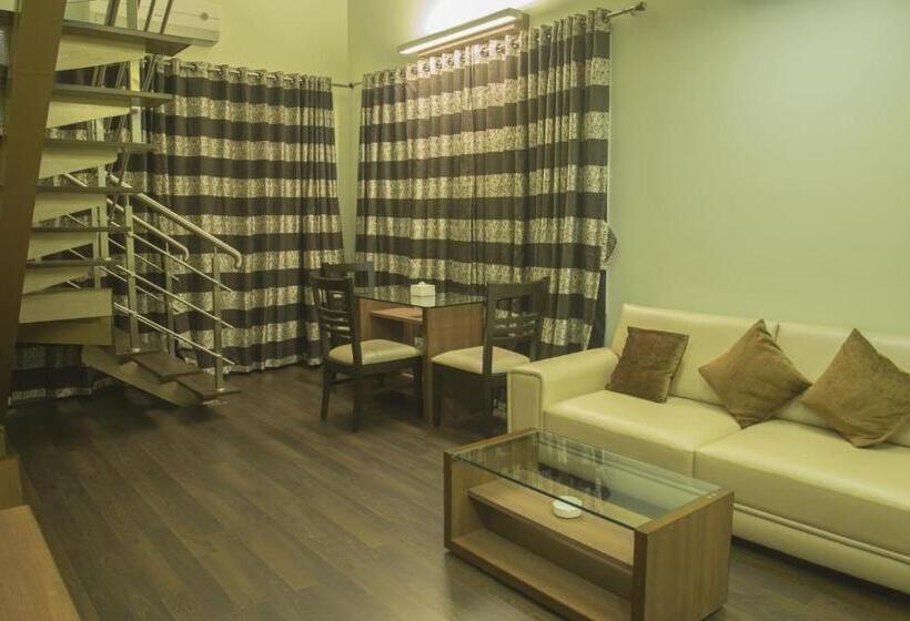 ペントハウススイート, Zaras Resort Khandala