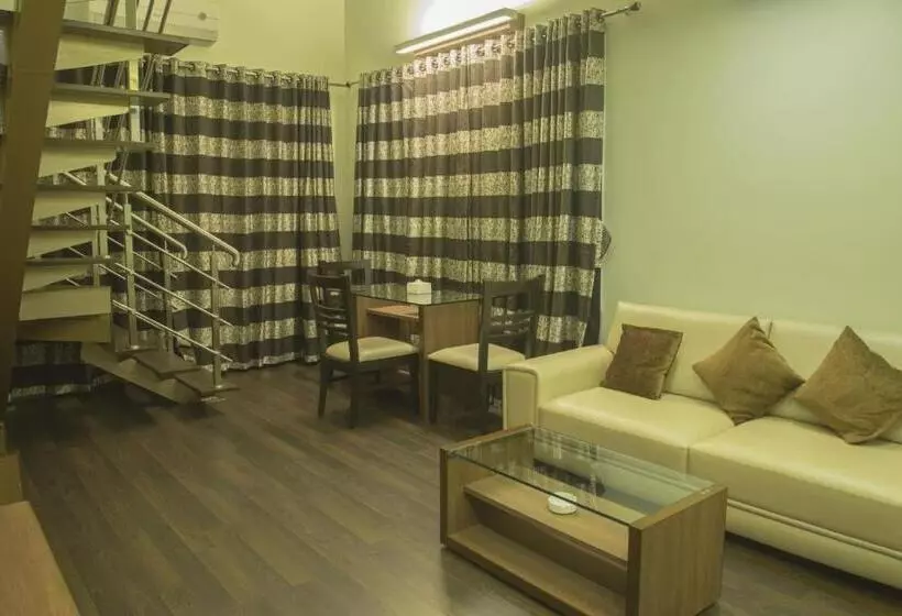 ペントハウススイート, Zaras Resort Khandala