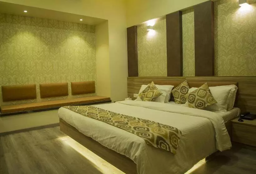 ペントハウススイート, Zaras Resort Khandala