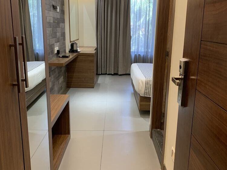 デラックスルーム, Zaras Resort Khandala