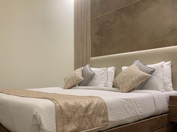 デラックスルーム, Zaras Resort Khandala