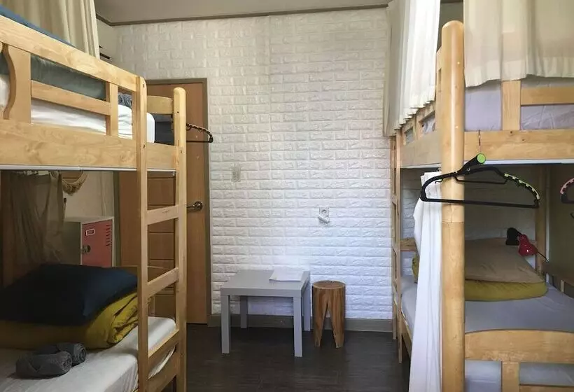 اتاق استاندارد چهار تخته, Gyeongju Momojane Guesthouse