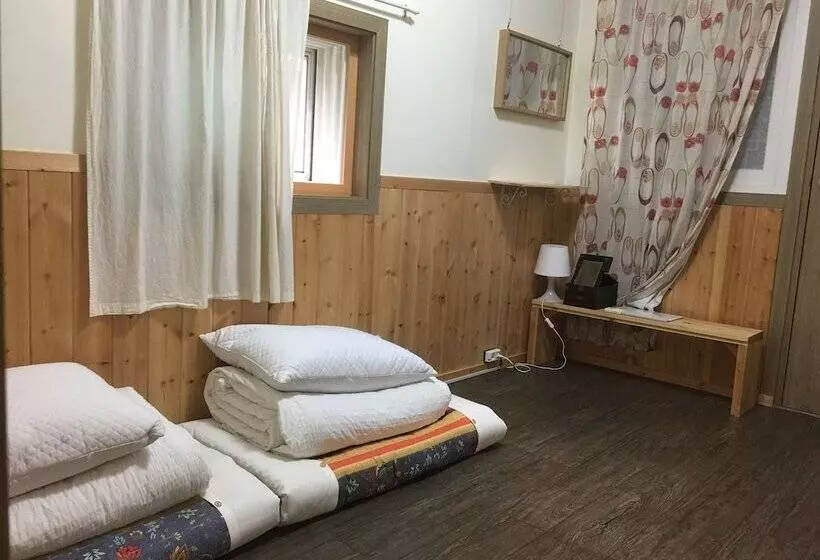 اتاق استاندارد, Gyeongju Momojane Guesthouse