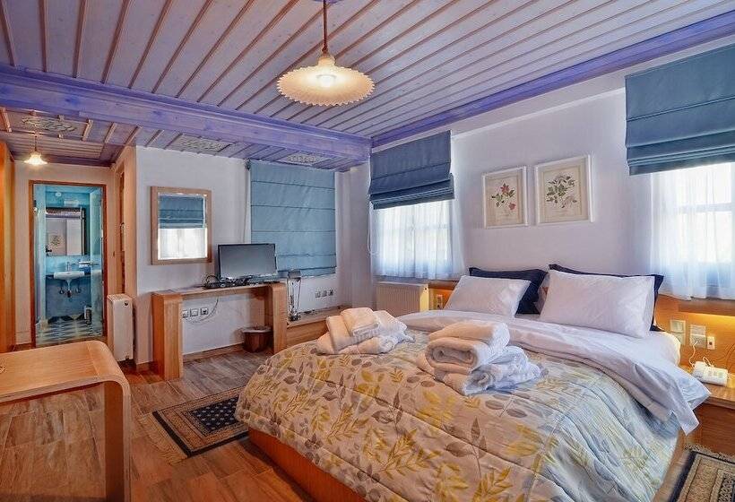 带露台的小型套房, Dilofo Hotel Luxury Suites