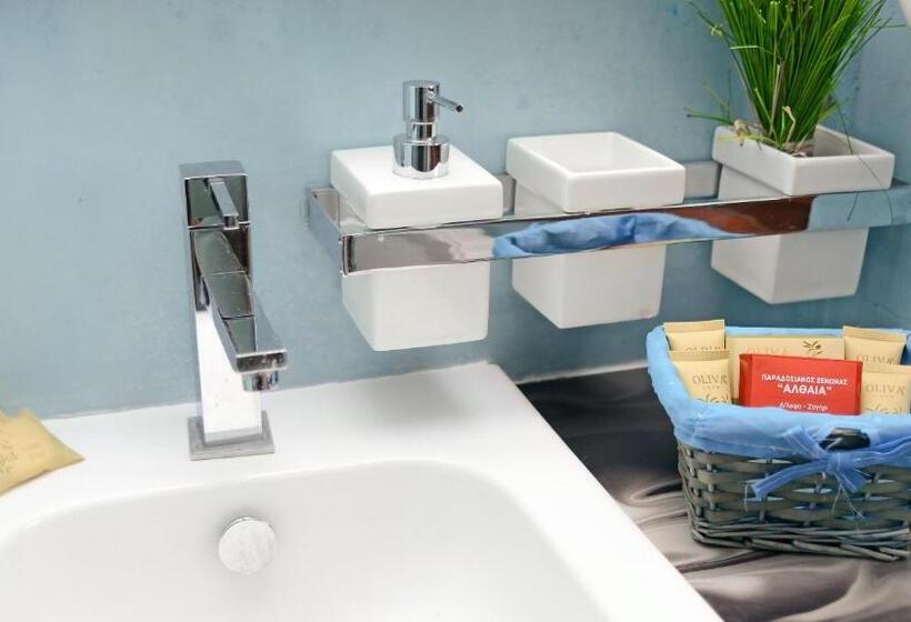 带露台的小型套房, Dilofo Hotel Luxury Suites